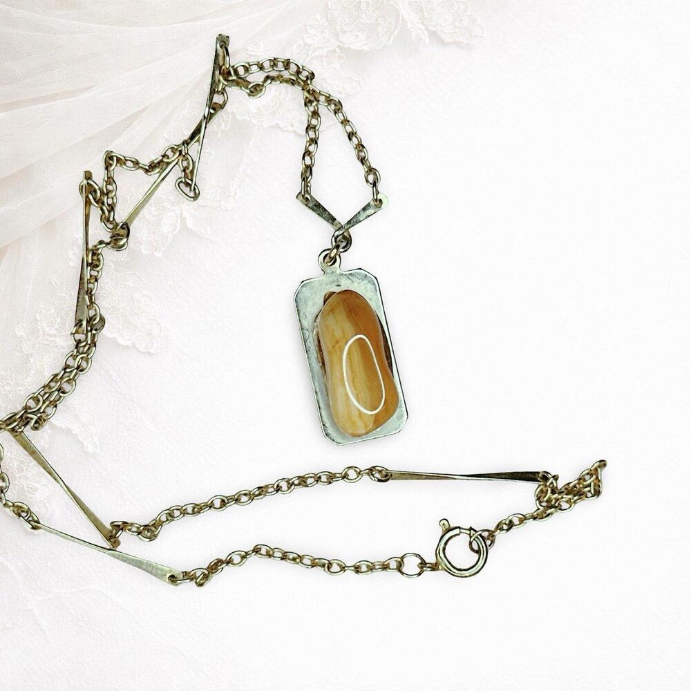 647. Brown Stone Vintage Necklace